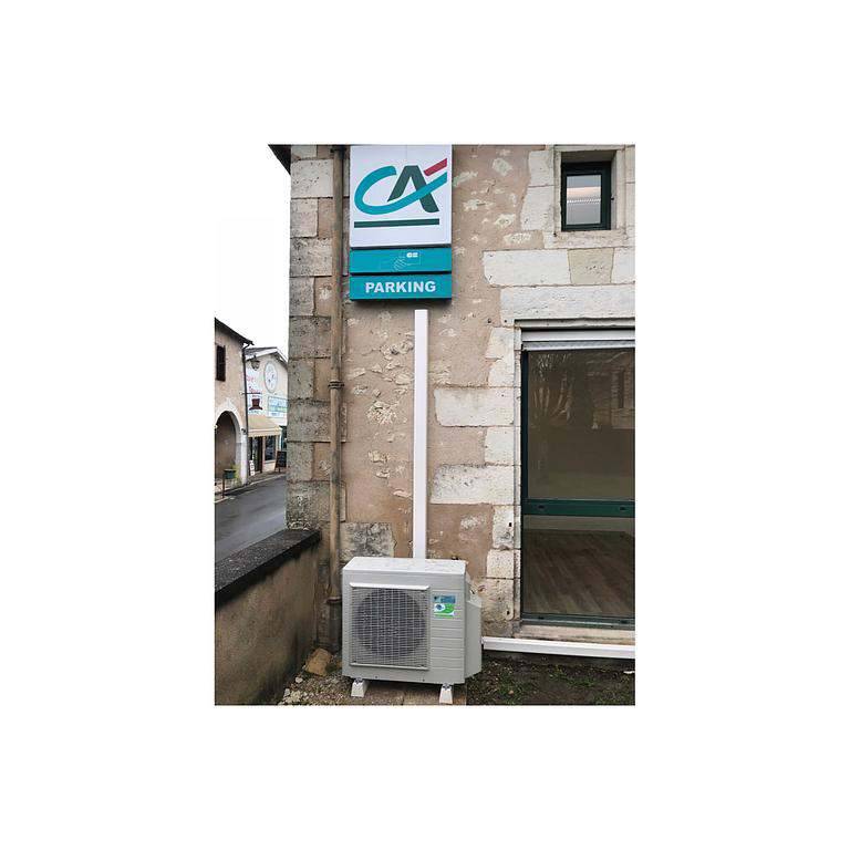 Unité-extérieure-de-la-climatisation-du-Crédit-Agricole-à-Saint-Astier